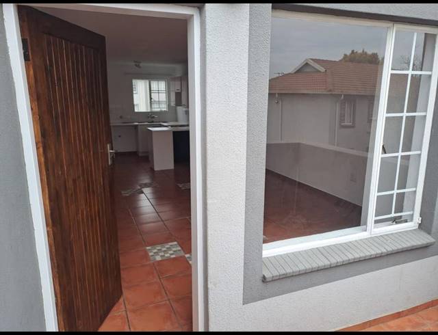 2 BEDROOM APARTMENT FOR SALE IN GLEN MARAIS